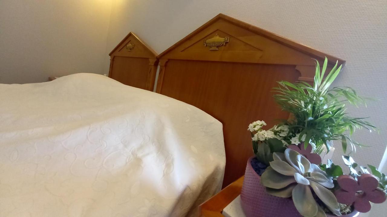 Logis Hotel & Restaurant Du Chemin Des Dames Corbeny Exterior photo