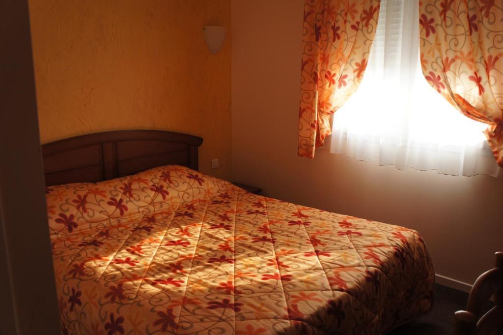 Logis Hotel & Restaurant Du Chemin Des Dames Corbeny Room photo